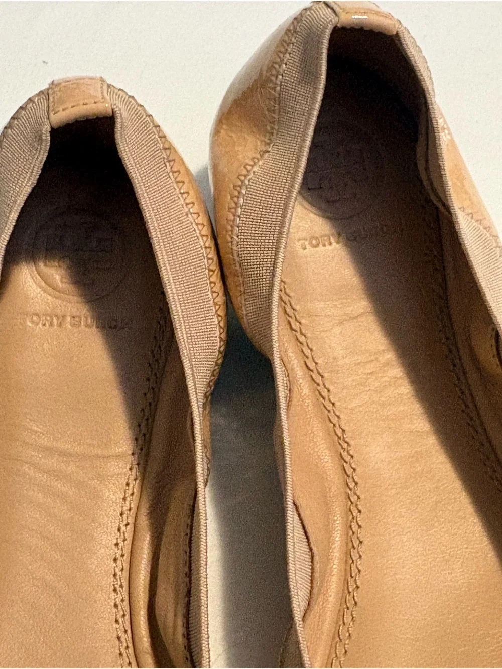 Tory Burch Minnie Travel Ballet Flats Nude Patent Leather Gold Logo 9M luxury